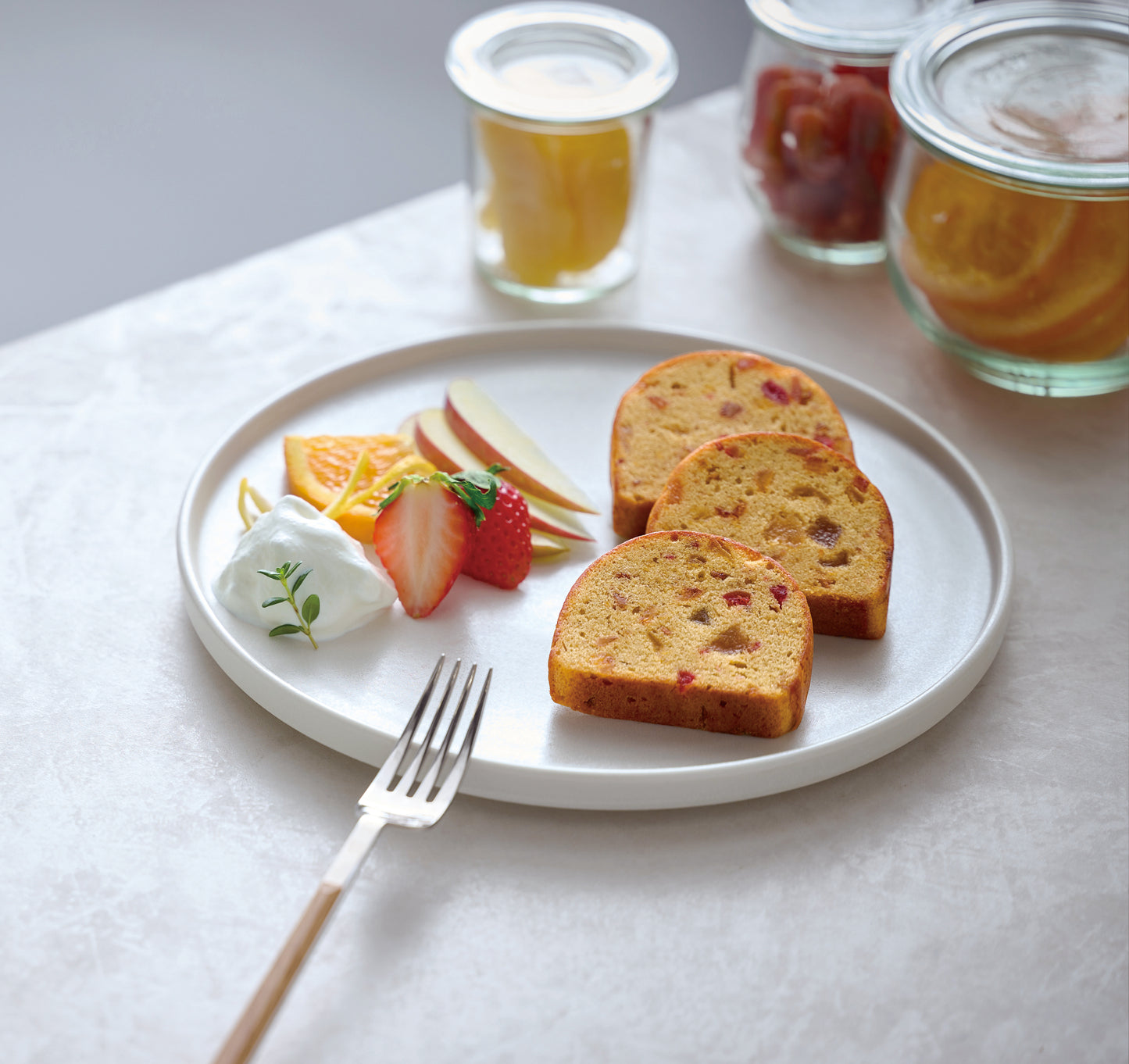 望月シェフ×ホシフルーツ　７種のフルーツが詰まった「デザートパウンドケーキ」